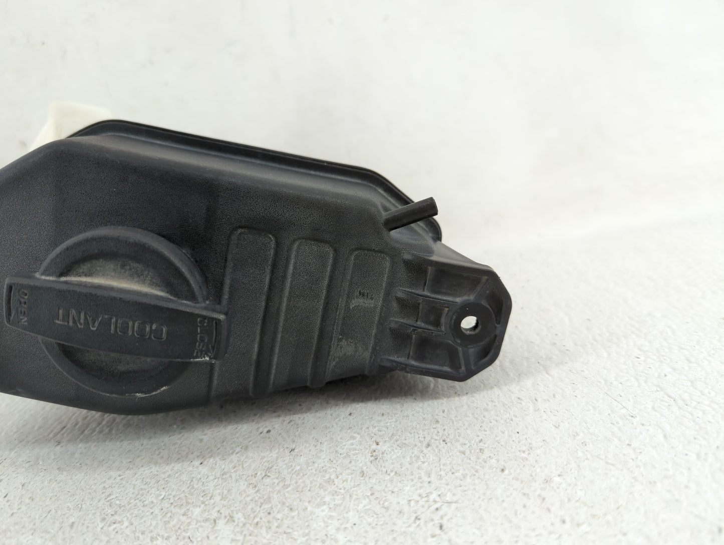 Hyundai Santa Fe Radiator Coolant Overflow Expansion Tank Bottle - Oemusedautoparts1.com