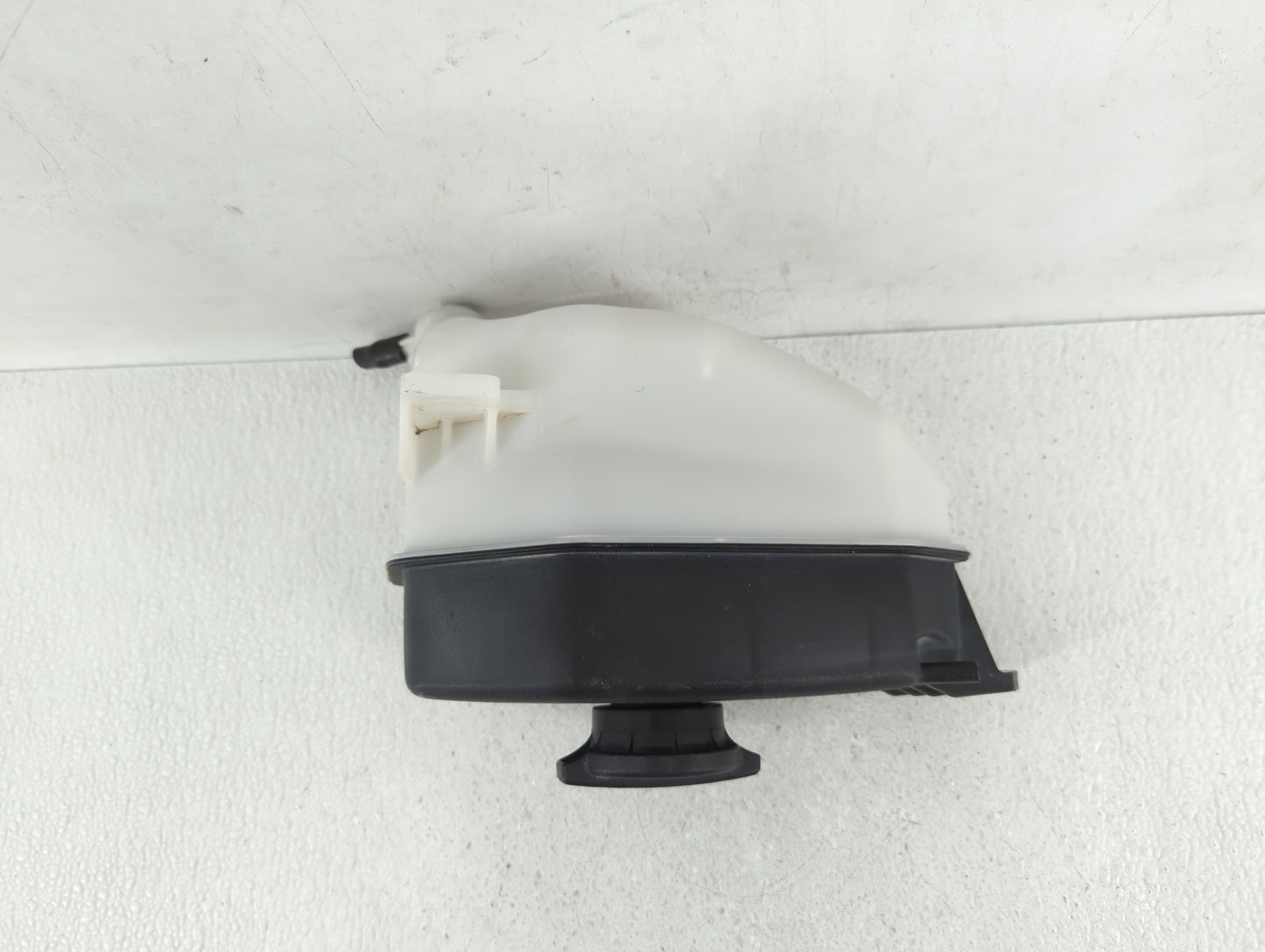 Hyundai Santa Fe Radiator Coolant Overflow Expansion Tank Bottle - Oemusedautoparts1.com