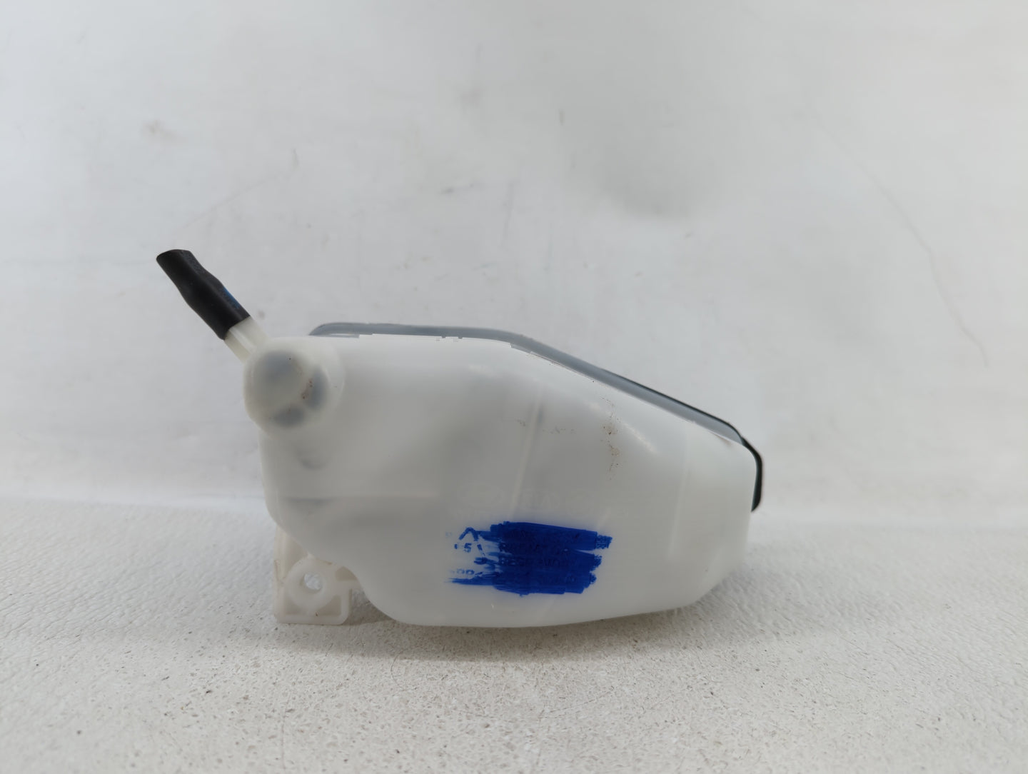 Hyundai Santa Fe Radiator Coolant Overflow Expansion Tank Bottle - Oemusedautoparts1.com