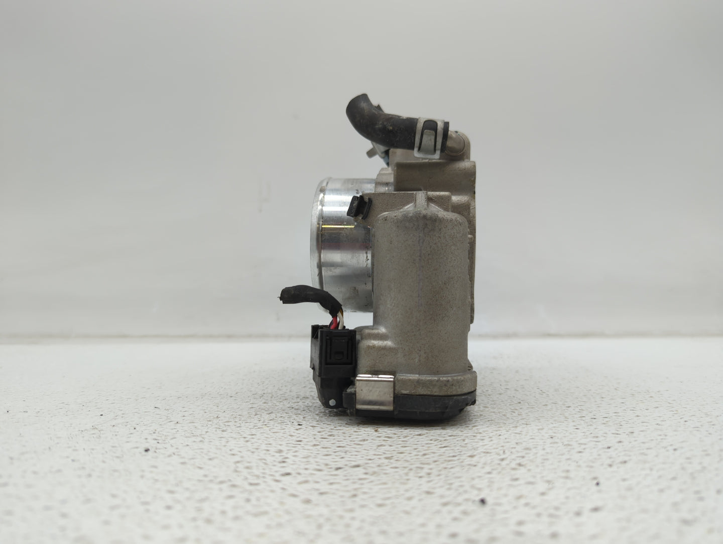 2020 Hyundai Santa Fe Throttle Body P/N:0 280 750 618 35100-2G600 Fits Fits 2015 2016 2017 2018 2019 OEM Used Auto Parts - O