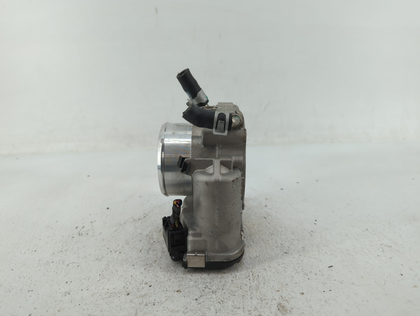 2019-2020 Hyundai Santa Fe Throttle Body P/N:35100-2G600 Fits Fits 2015 2016 2017 2018 2019 2020 2021 OEM Used Auto Parts - 