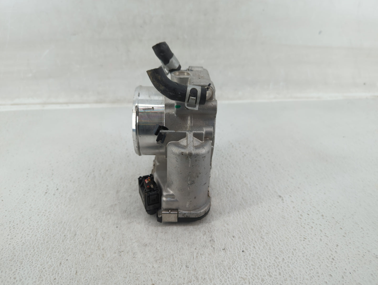 2019-2020 Hyundai Santa Fe Throttle Body P/N:35100-2G600 Fits Fits 2015 2016 2017 2018 2019 2020 2021 OEM Used Auto Parts - 