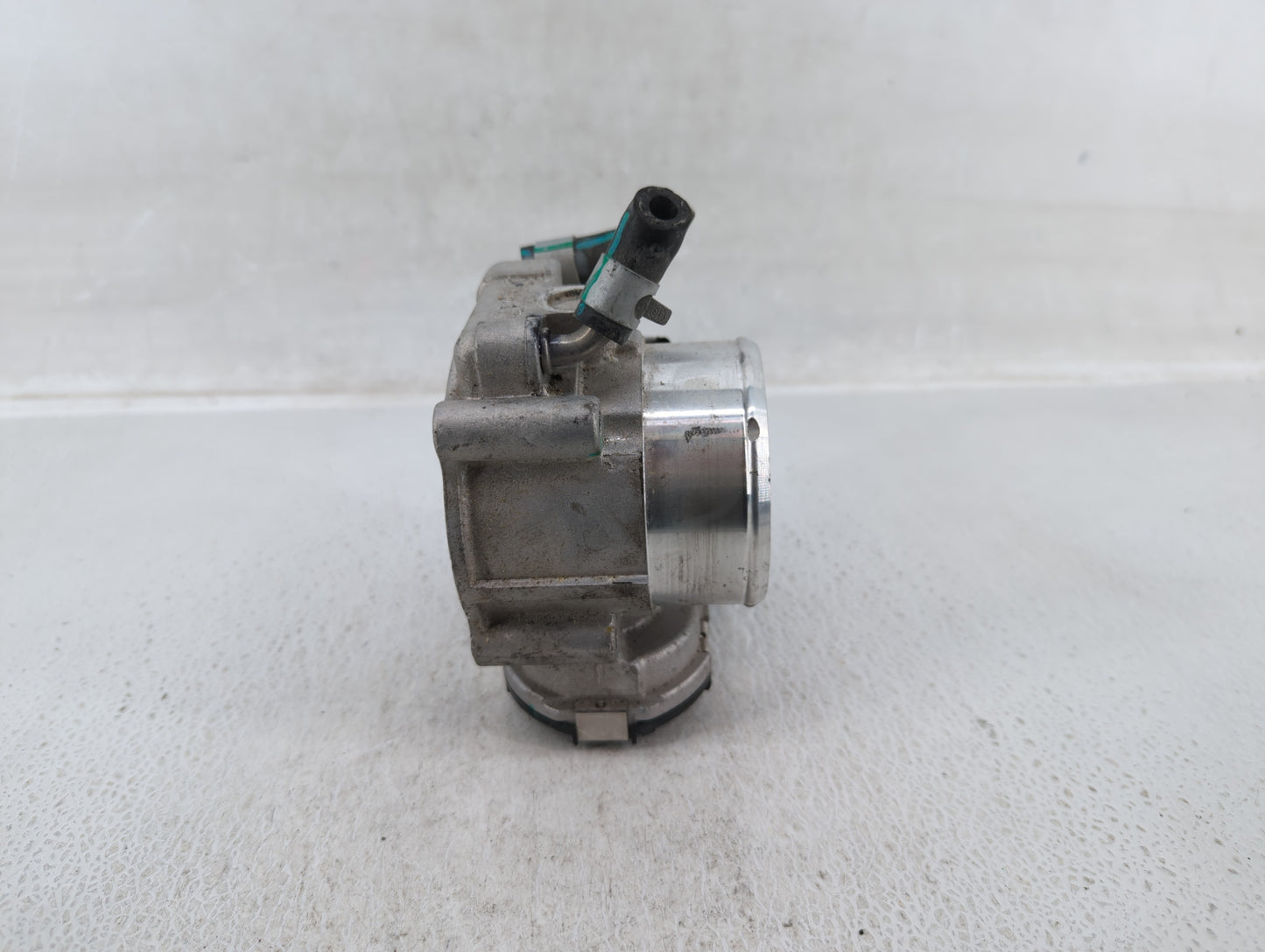 2019-2020 Hyundai Santa Fe Throttle Body P/N:35100-2G600 Fits Fits 2015 2016 2017 2018 2019 2020 2021 OEM Used Auto Parts - 