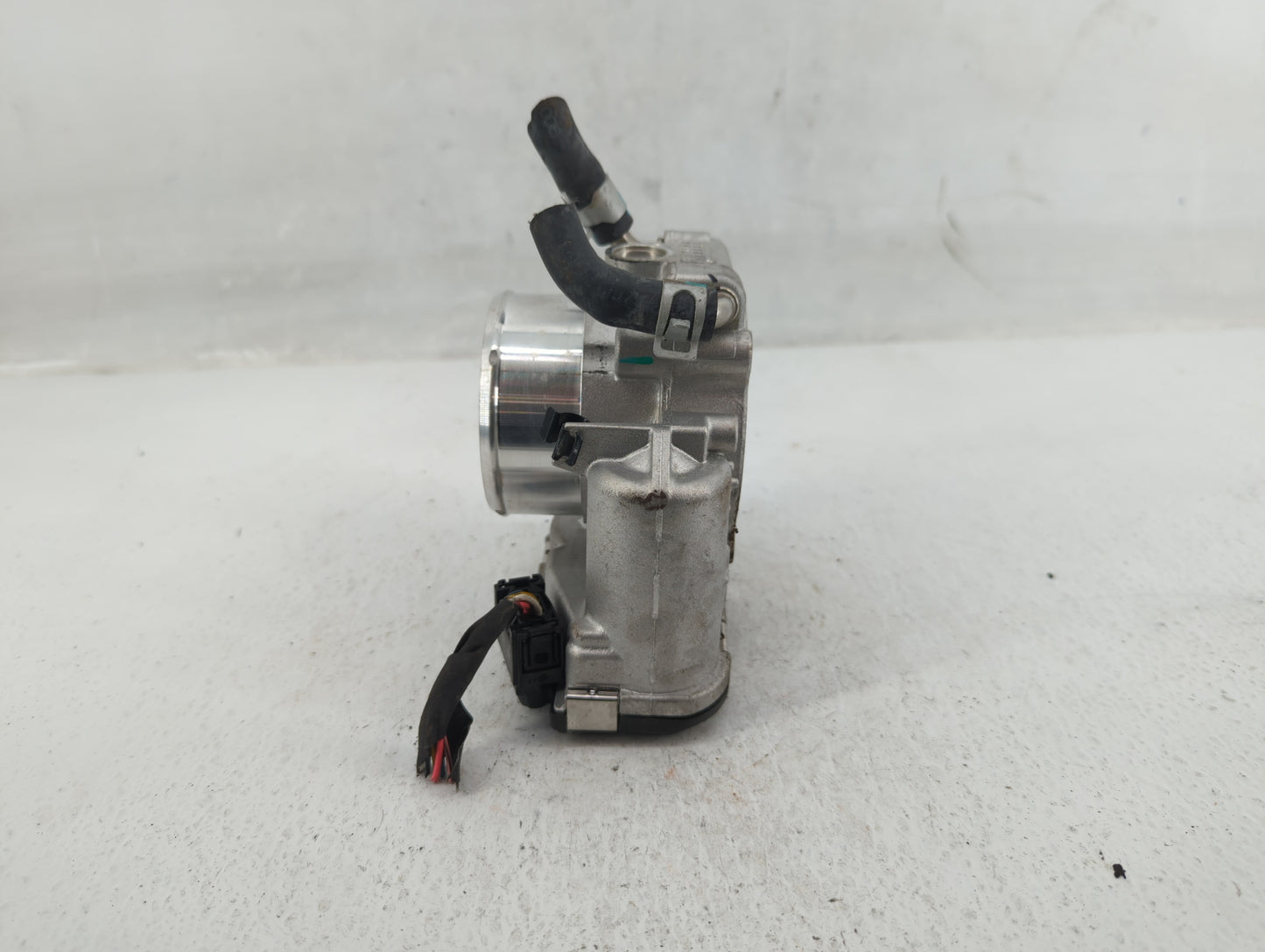 2019-2020 Hyundai Santa Fe Throttle Body P/N:35100-2G600 Fits Fits 2015 2016 2017 2018 2019 2020 2021 OEM Used Auto Parts - 