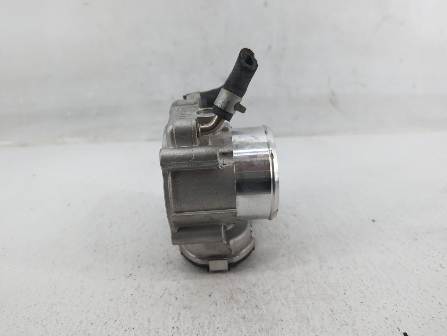 2019-2020 Hyundai Santa Fe Throttle Body P/N:35100-2G600 Fits Fits 2015 2016 2017 2018 2019 2020 2021 OEM Used Auto Parts - 