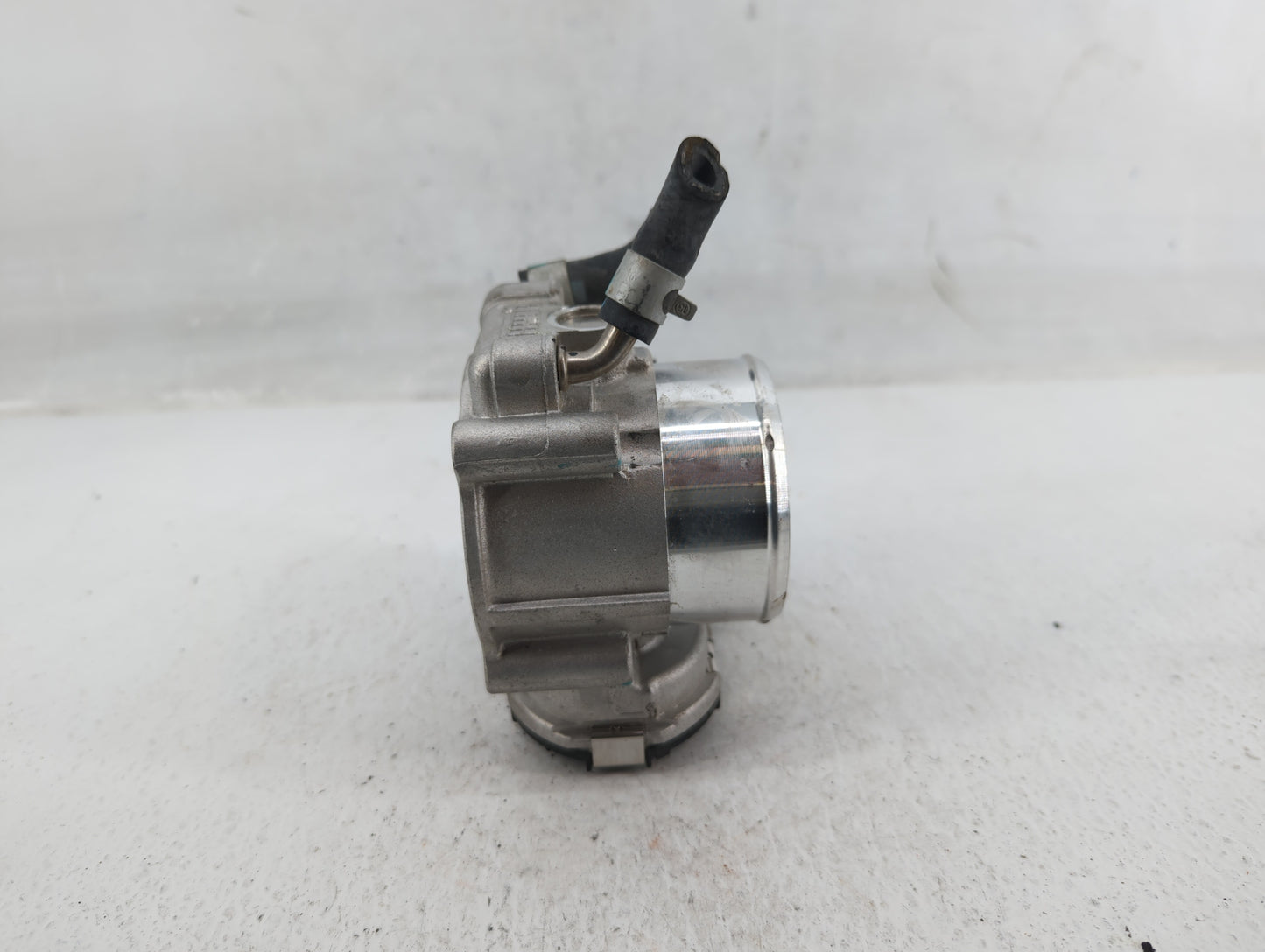 2019-2020 Hyundai Santa Fe Throttle Body P/N:35100-2G600 Fits Fits 2015 2016 2017 2018 2019 2020 2021 OEM Used Auto Parts - 