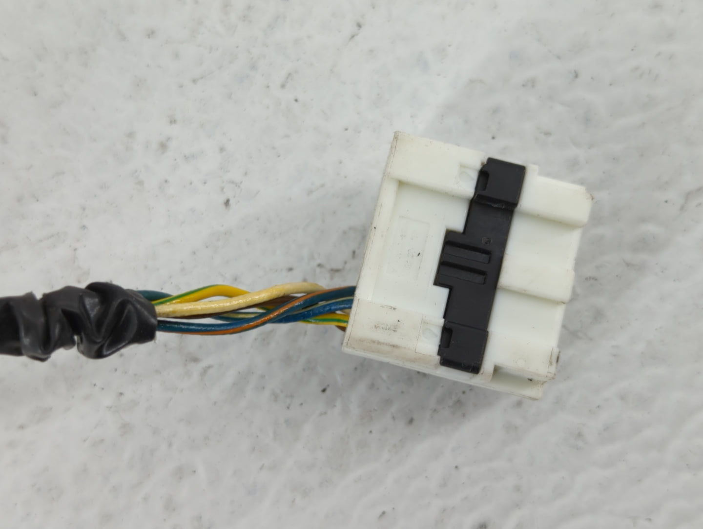 2020 Hyundai Santa Fe Side Mirror Replacement Driver Left View Door Mirror P/N:E13049812 Fits OEM Used Auto Parts - Oemuseda