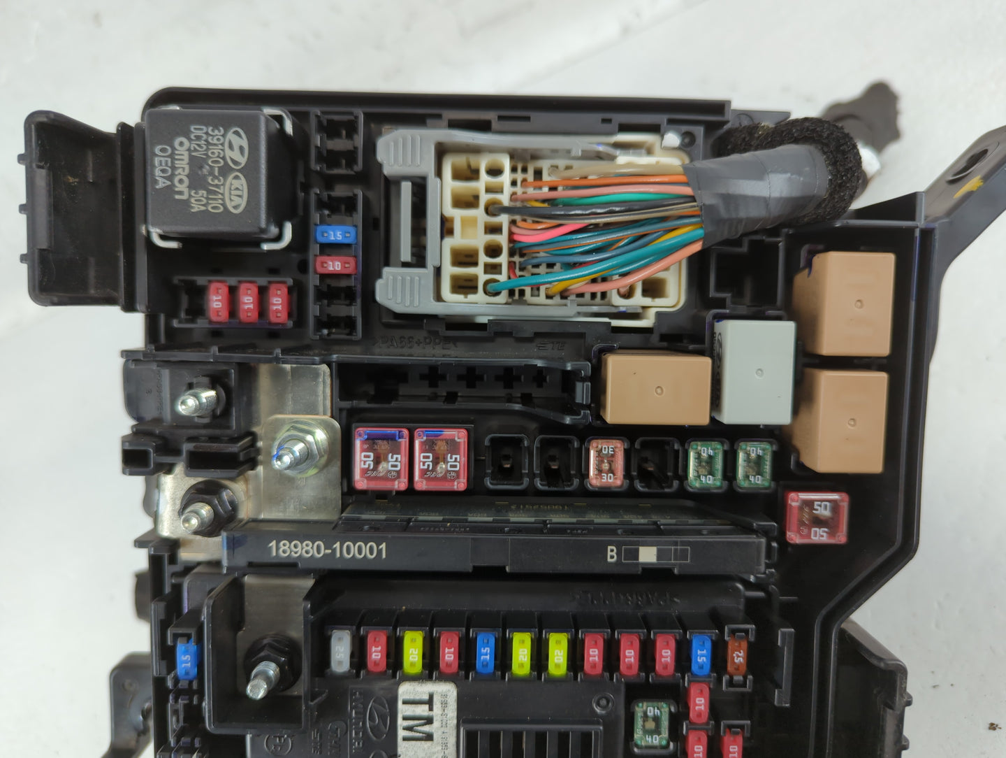 2019-2020 Hyundai Santa Fe Fusebox Fuse Box Panel Relay Module P/N:91956-S2021 Fits Fits 2019 2020 OEM Used Auto Parts - Oem