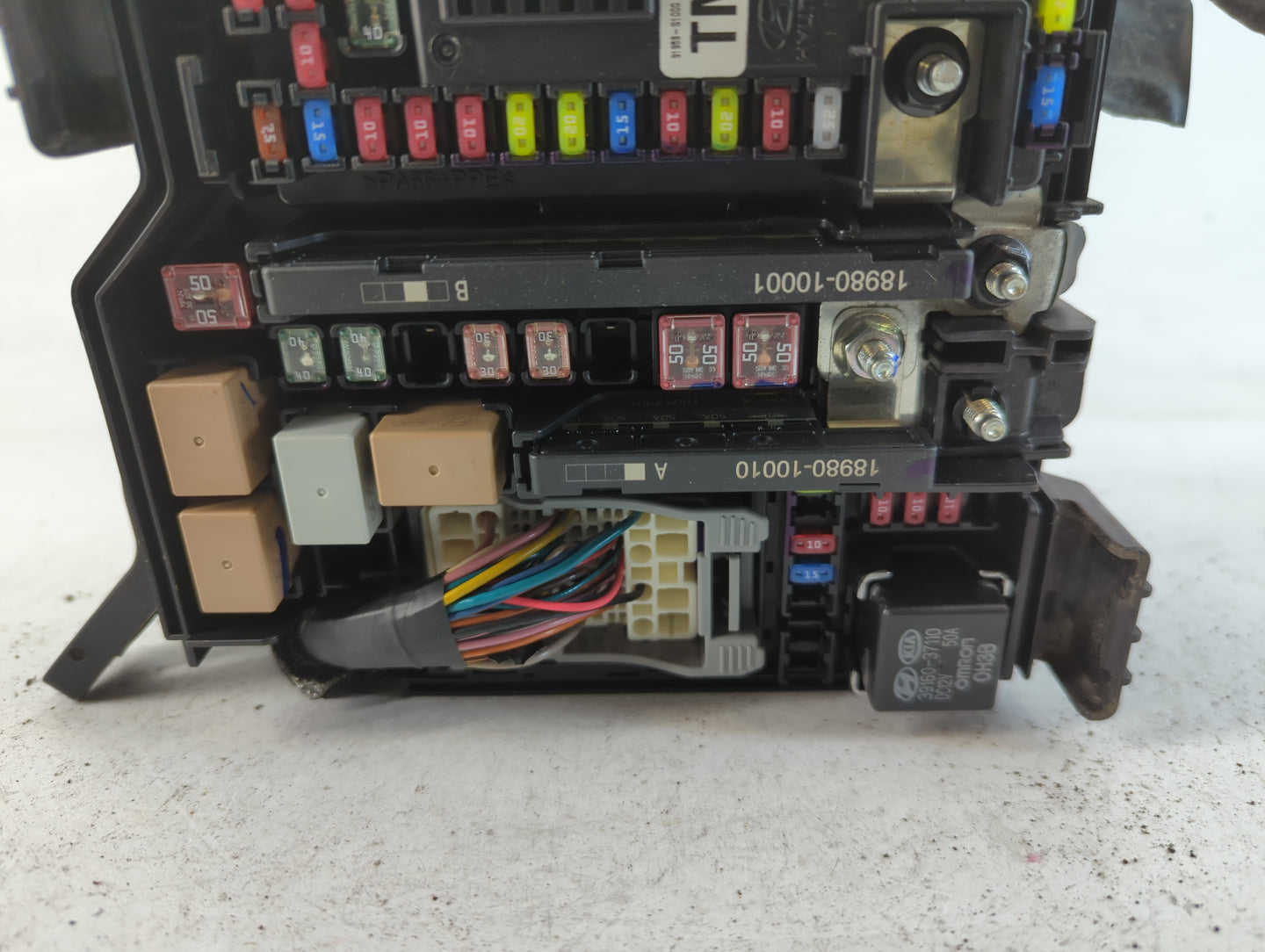 2019-2020 Hyundai Santa Fe Fusebox Fuse Box Panel Relay Module P/N:9120082330TA Fits Fits 2019 2020 OEM Used Auto Parts - Oe