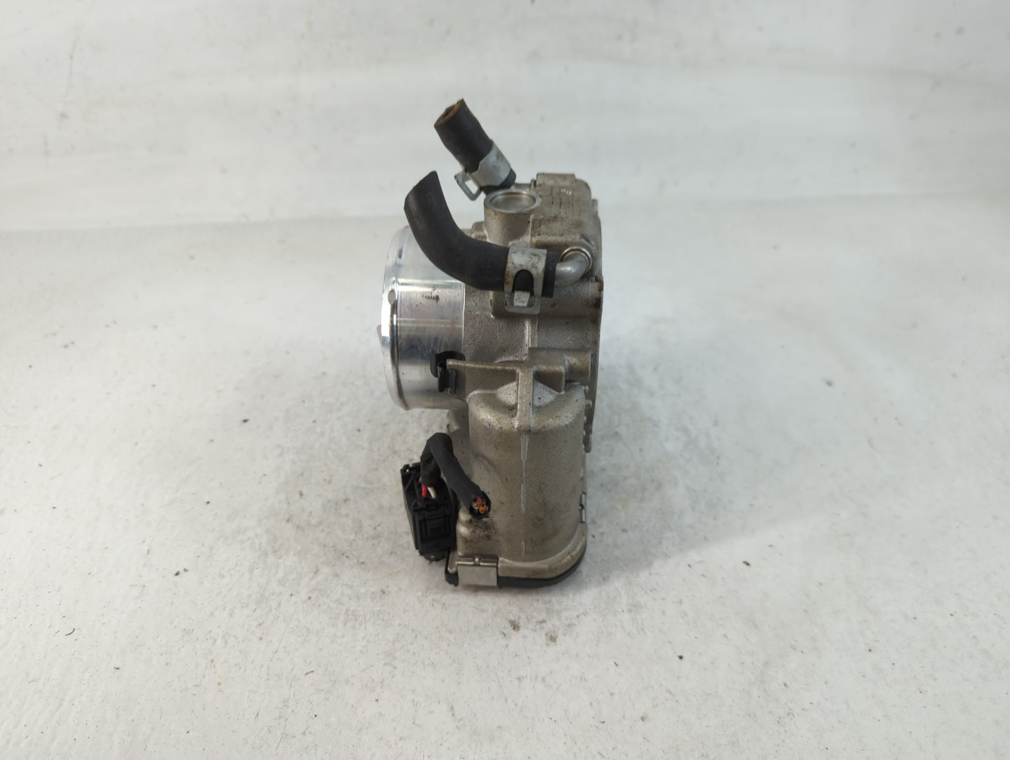 2019-2020 Hyundai Santa Fe Throttle Body P/N:35100-2G600 Fits Fits 2015 2016 2017 2018 2019 2020 2021 OEM Used Auto Parts - 