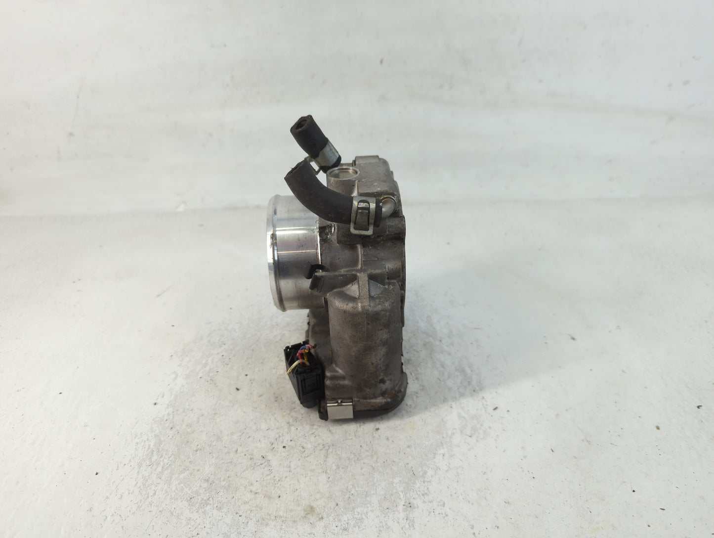 2019-2020 Hyundai Santa Fe Throttle Body P/N:35100-2G600 Fits Fits 2015 2016 2017 2018 2019 2020 2021 OEM Used Auto Parts - 