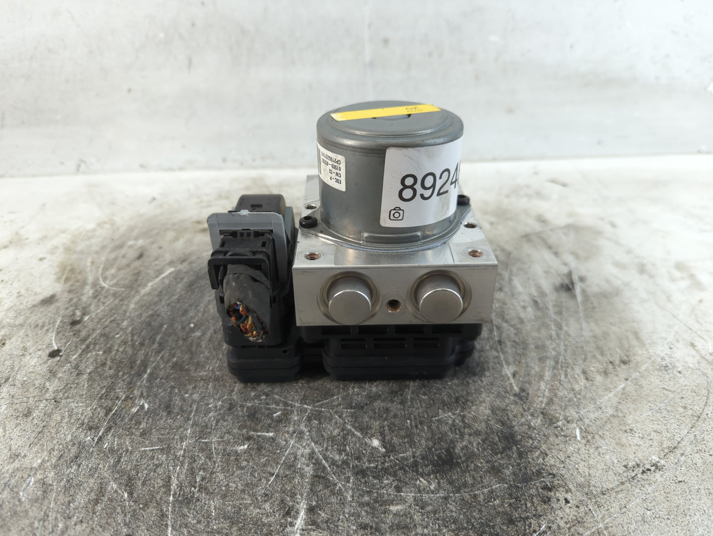2019-2020 Hyundai Santa Fe ABS Pump Control Module Replacement P/N:58900-S2500 Fits Fits 2019 2020 OEM Used Auto Parts - Oem