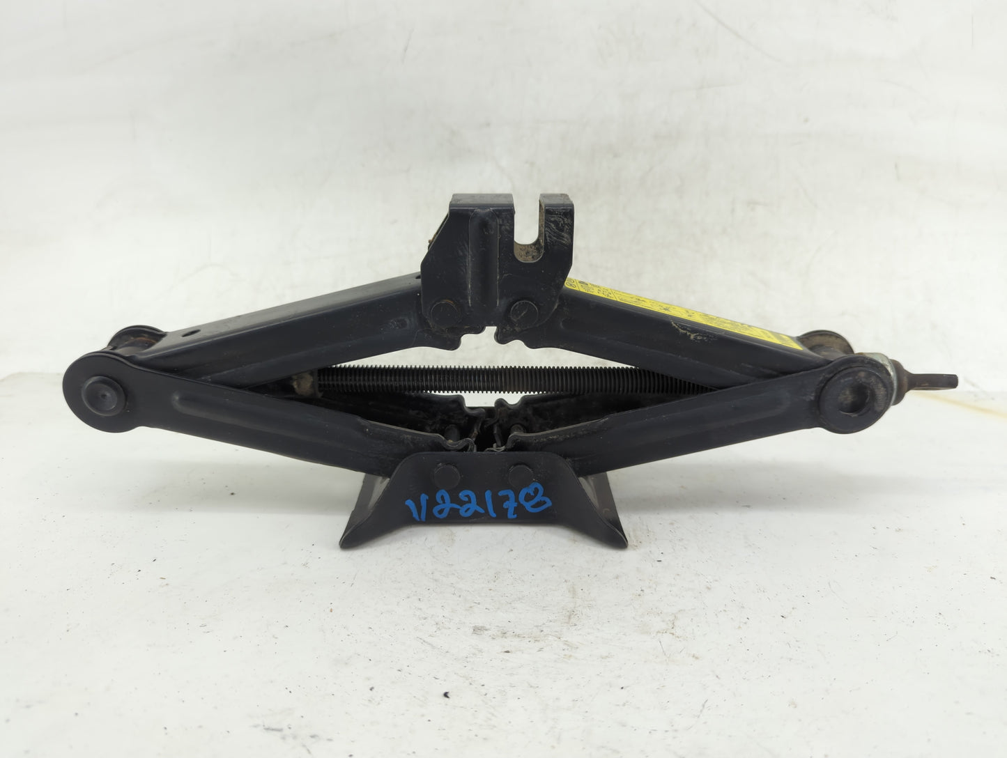 2020 Hyundai Sonata Spare Scissor Car Jack 1429220 - Oemusedautoparts1.com