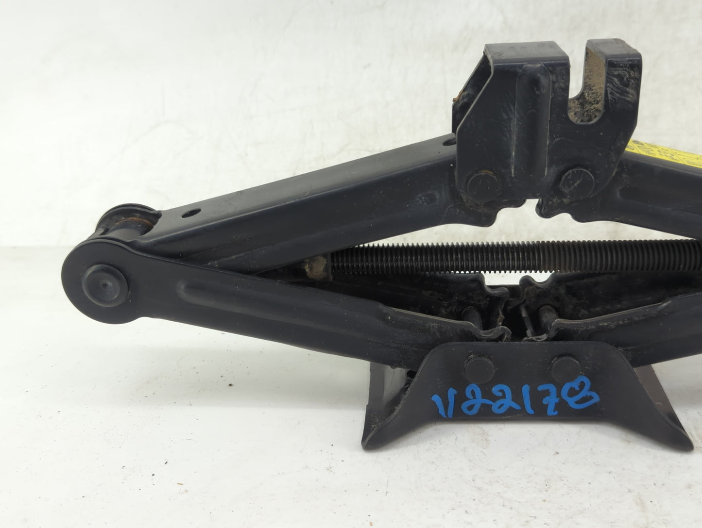2020 Hyundai Sonata Spare Scissor Car Jack 1429220 - Oemusedautoparts1.com