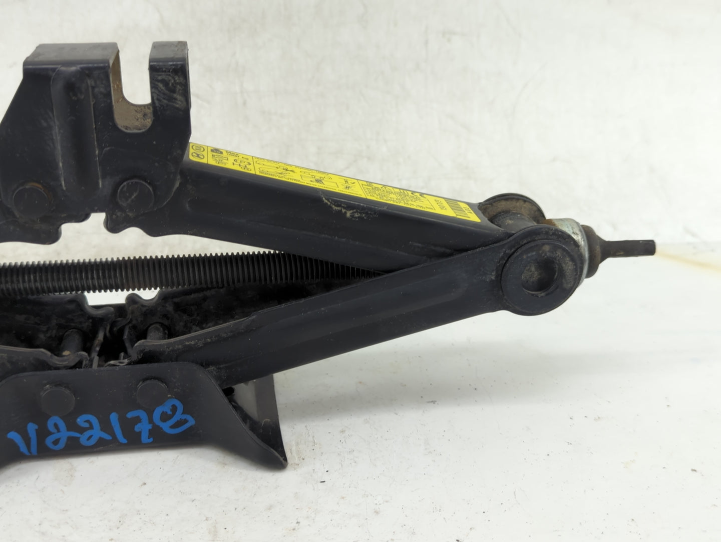 2020 Hyundai Sonata Spare Scissor Car Jack 1429220 - Oemusedautoparts1.com