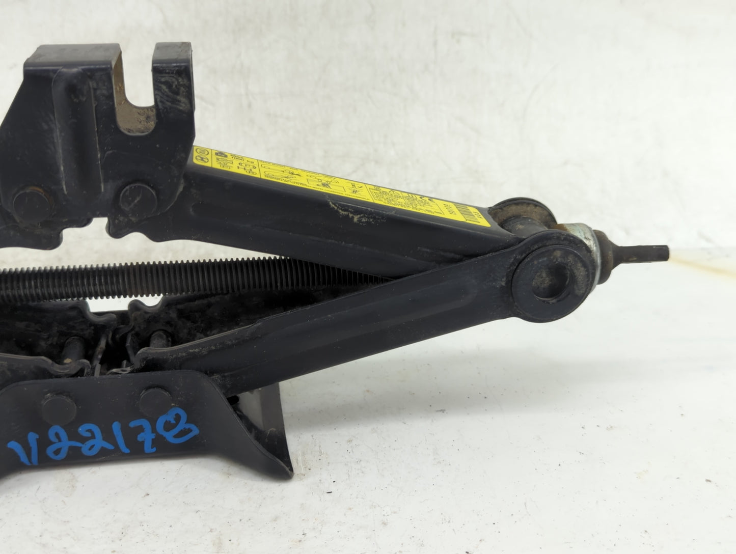 2020 Hyundai Sonata Spare Scissor Car Jack 1429220 - Oemusedautoparts1.com