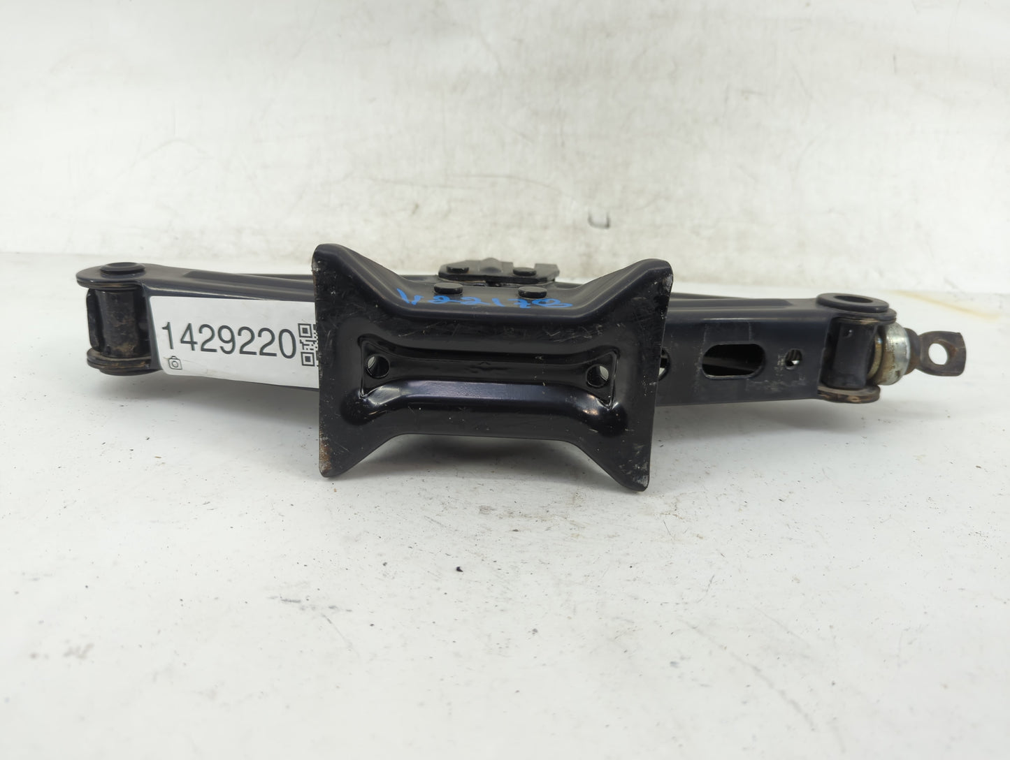 2020 Hyundai Sonata Spare Scissor Car Jack 1429220 - Oemusedautoparts1.com