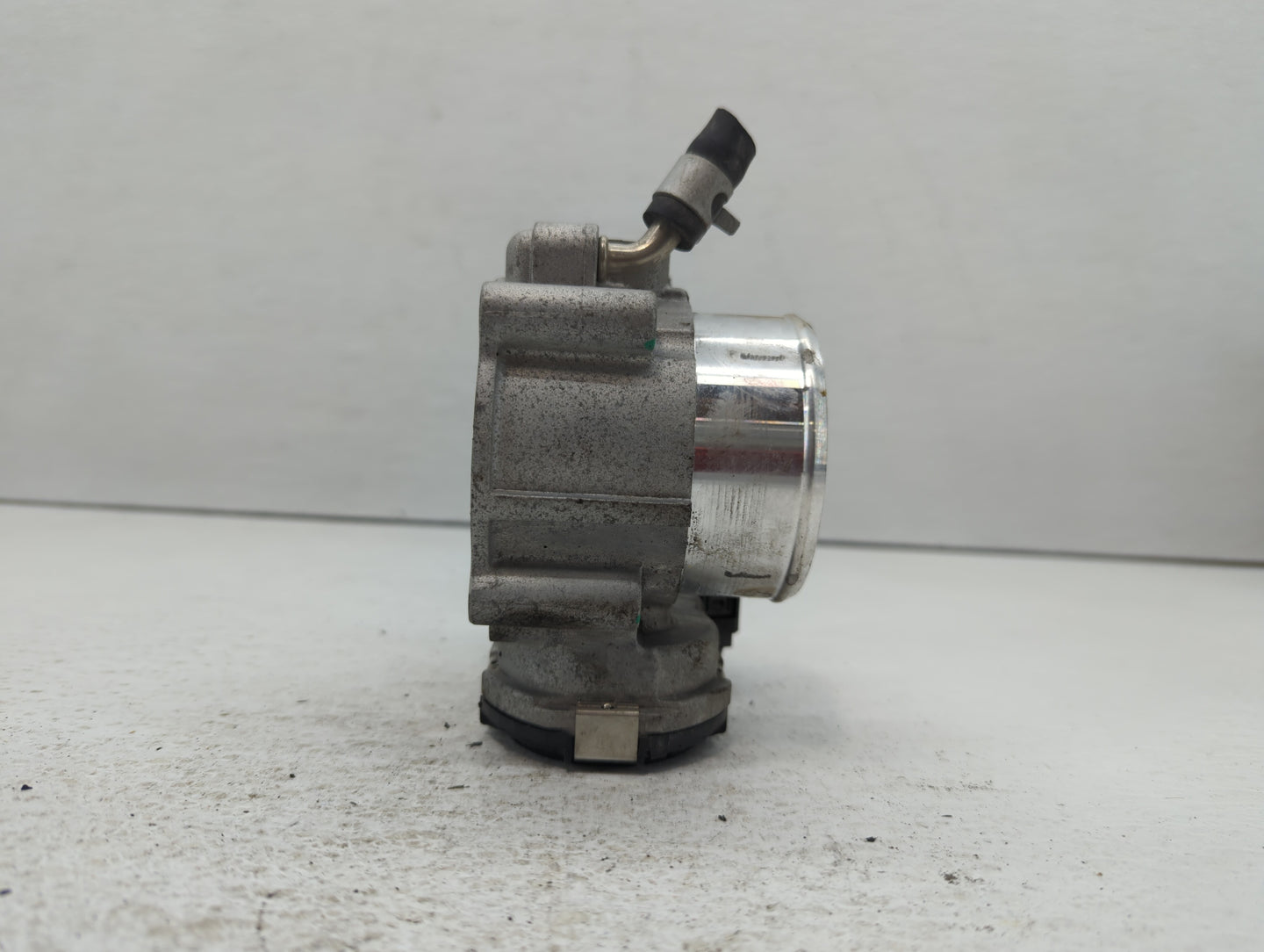 2015-2019 Hyundai Sonata Throttle Body P/N:35100-2G600 Fits Fits 2015 2016 2017 2018 2019 2020 2021 OEM Used Auto Parts - Oe