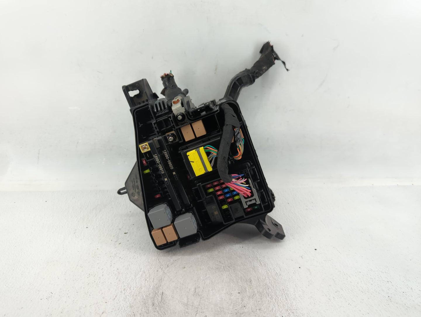 2020-2023 Hyundai Sonata Fusebox Fuse Box Panel Relay Module P/N:Z16305841 Fits Fits 2020 2021 2022 2023 OEM Used Auto Parts