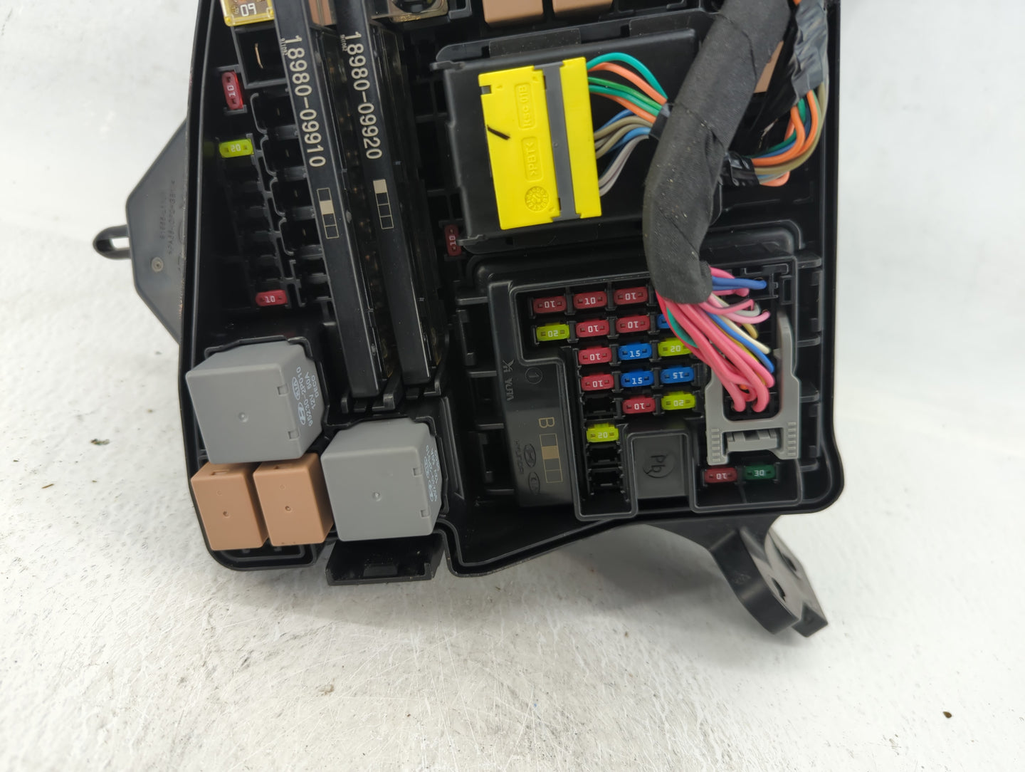 2020-2023 Hyundai Sonata Fusebox Fuse Box Panel Relay Module P/N:Z16305841 Fits Fits 2020 2021 2022 2023 OEM Used Auto Parts
