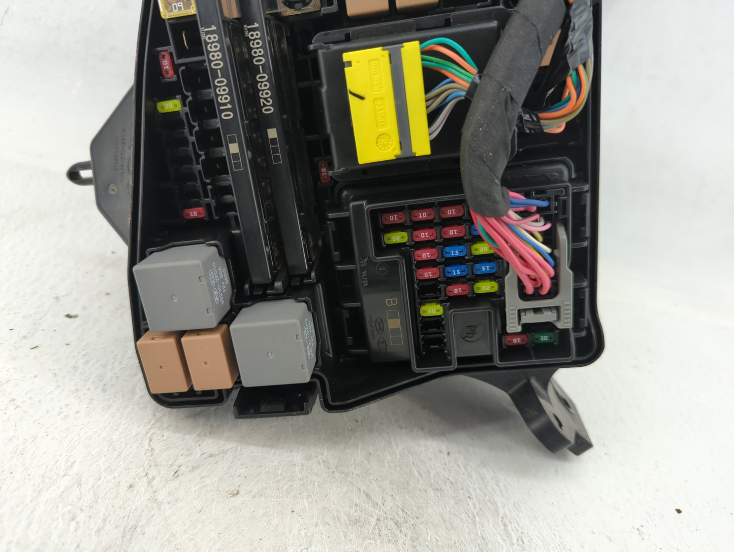 2020-2023 Hyundai Sonata Fusebox Fuse Box Panel Relay Module P/N:Z16305841 Fits Fits 2020 2021 2022 2023 OEM Used Auto Parts