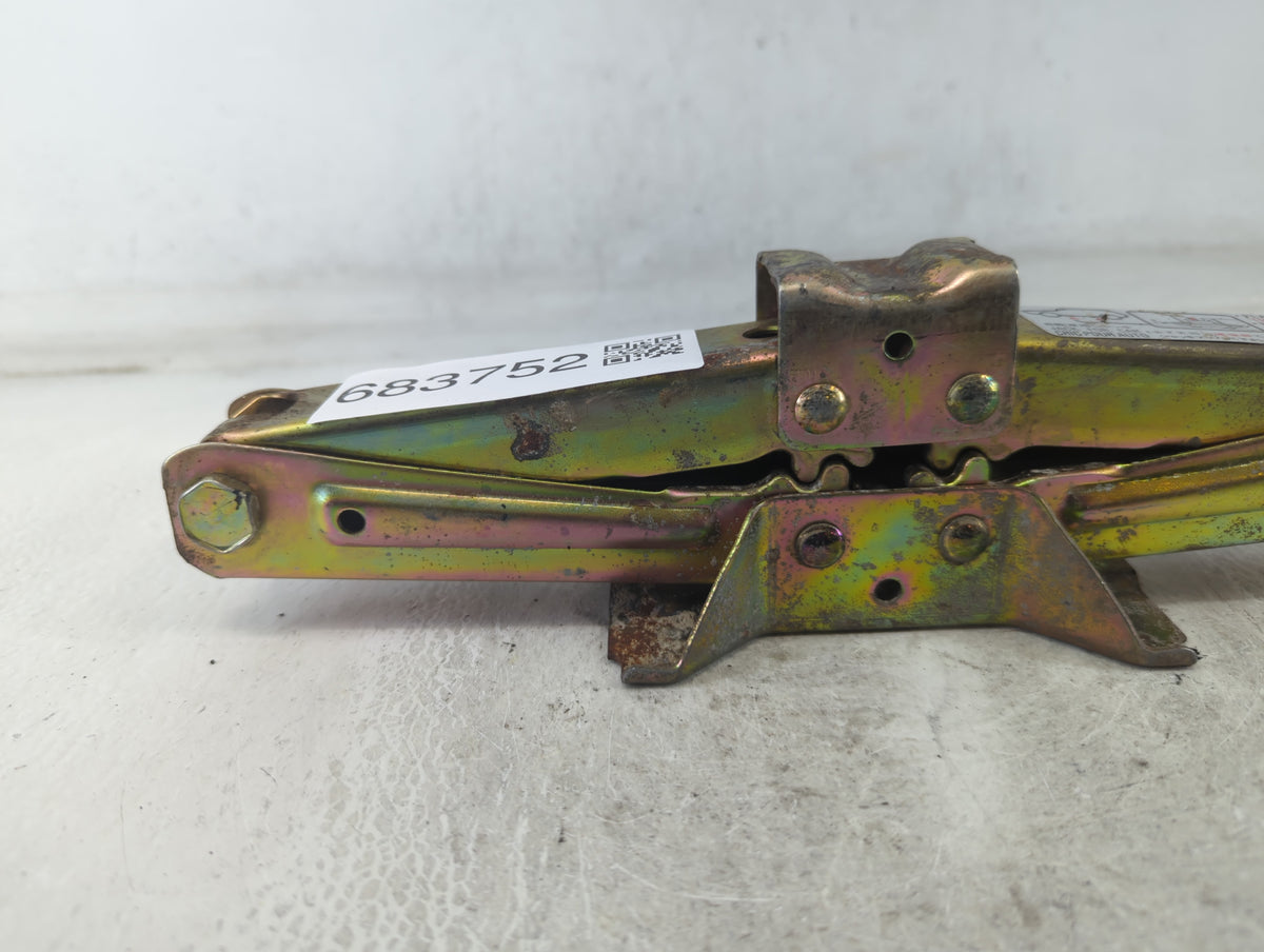 2020 Hyundai Sonata Spare Scissor Car Jack 683752 - Oemusedautoparts1.com