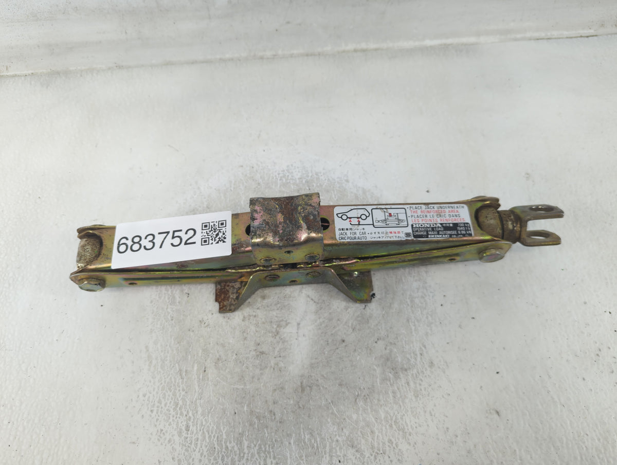 2020 Hyundai Sonata Spare Scissor Car Jack 683752 - Oemusedautoparts1.com