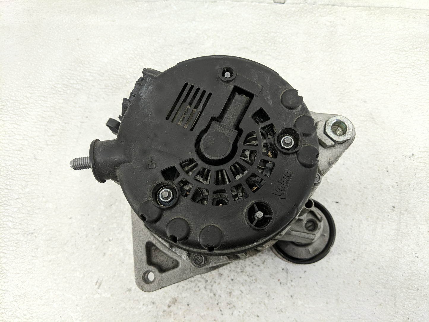 2018-2021 Hyundai Tucson Alternator Replacement Generator Charging Assembly Engine OEM P/N:37300-2E820 2624670 Fits OEM Used