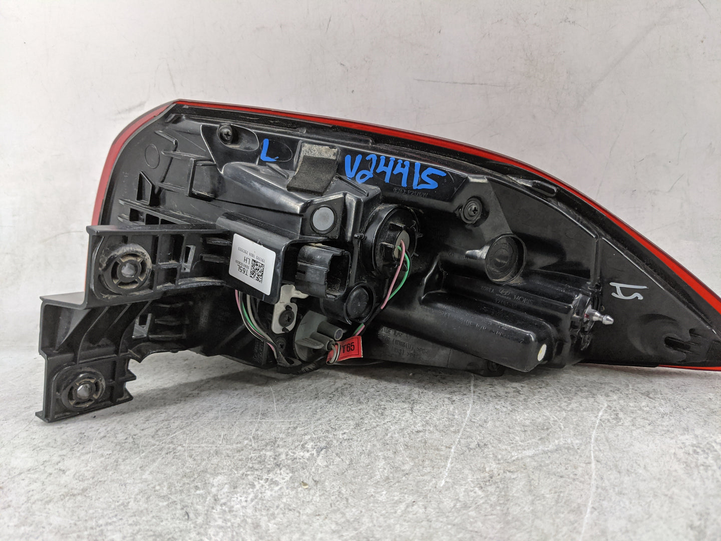 2019-2021 Hyundai Tucson Tail Light Assembly Driver Left OEM P/N:92401D3650 T65L Fits Fits 2019 2020 2021 OEM Used Auto Part