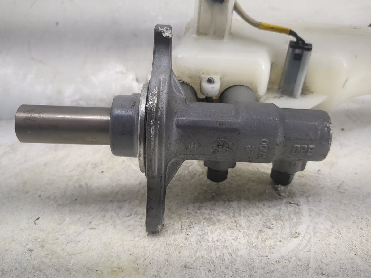 Hyundai Tucson Brake Master Cylinder 1497020 - Oemusedautoparts1.com
