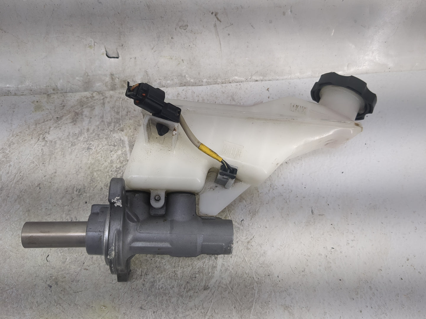 Hyundai Tucson Brake Master Cylinder 1497020 - Oemusedautoparts1.com