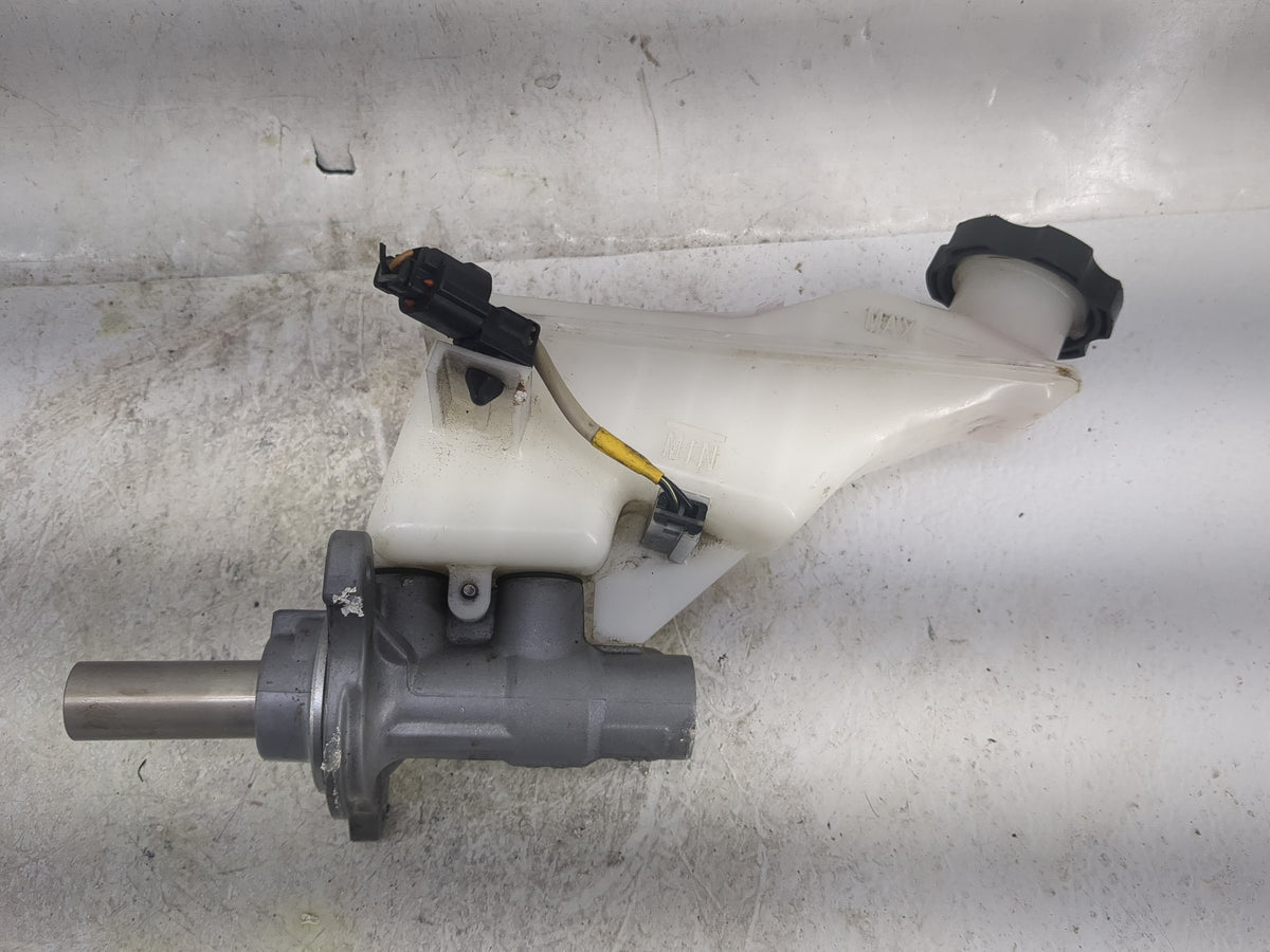 Hyundai Tucson Brake Master Cylinder 1497020 - Oemusedautoparts1.com