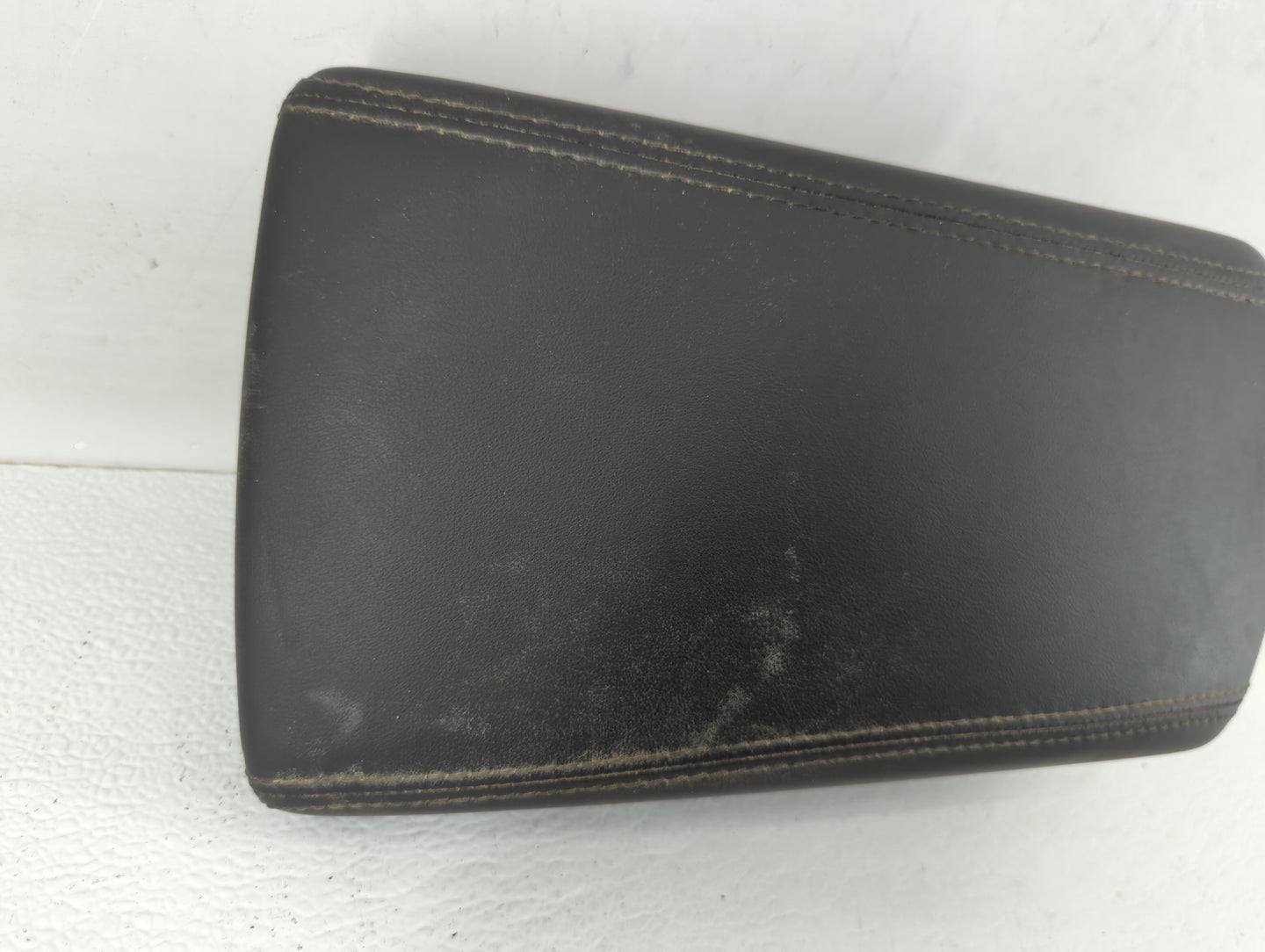 2020 Hyundai Tucson Center Console Armrest Cover Lid - Oemusedautoparts1.com