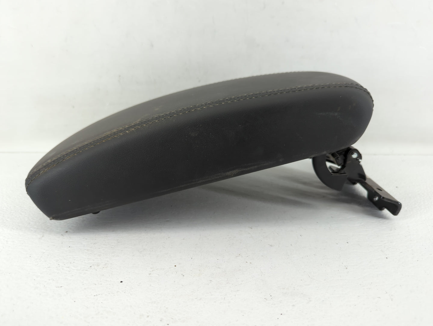 2020 Hyundai Tucson Center Console Armrest Cover Lid - Oemusedautoparts1.com