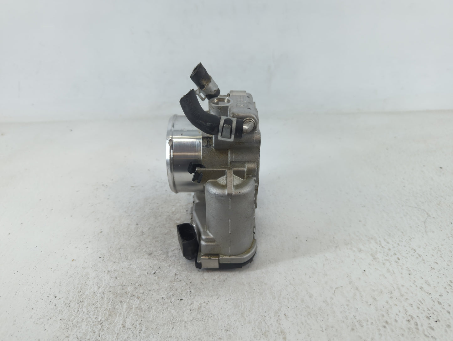 2018-2021 Hyundai Tucson Throttle Body P/N:35100-2G600 Fits Fits 2015 2016 2017 2018 2019 2020 2021 OEM Used Auto Parts - Oe