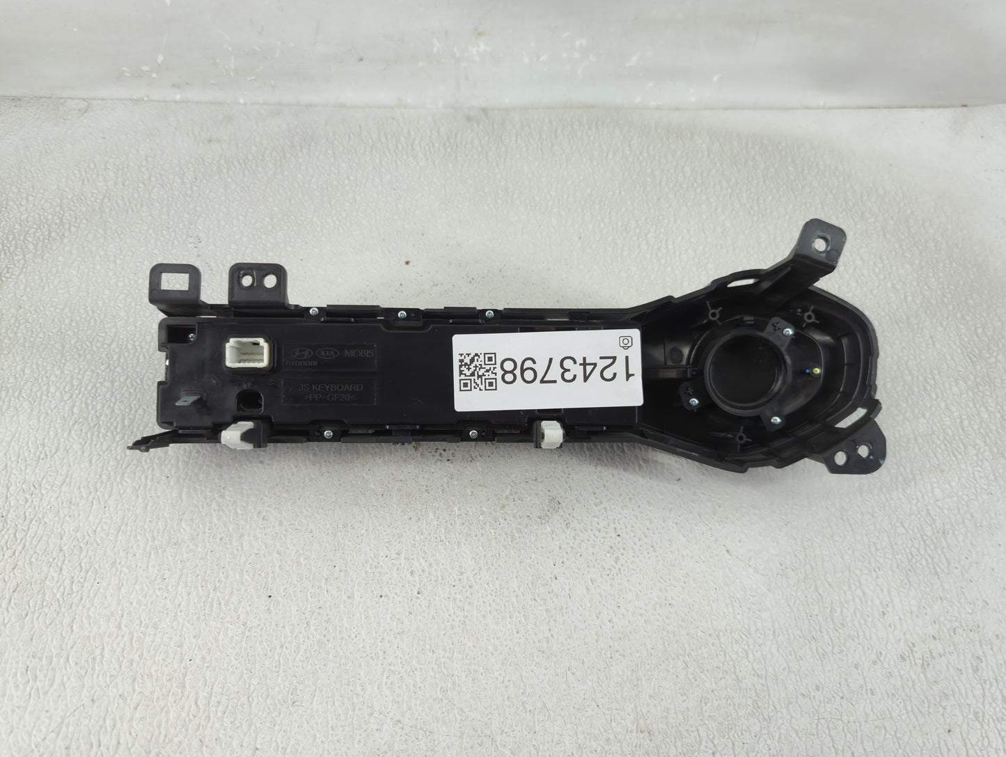 2019-2020 Hyundai Veloster Radio Control Panel - Oemusedautoparts1.com