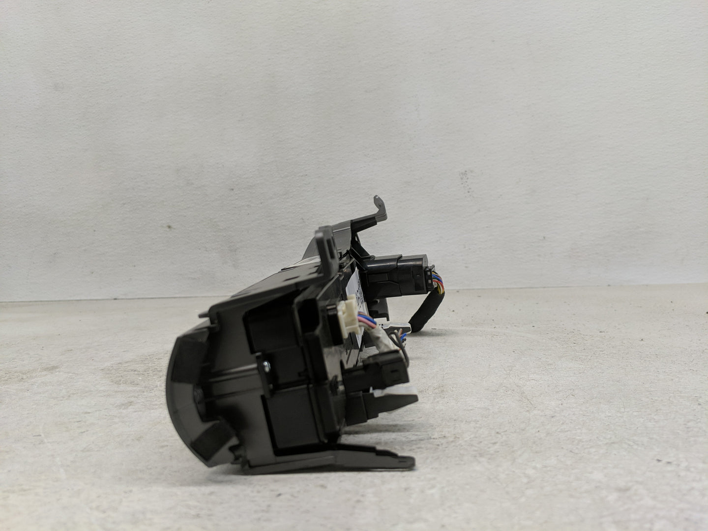 2019-2020 Hyundai Veloster Radio Control Panel - Oemusedautoparts1.com