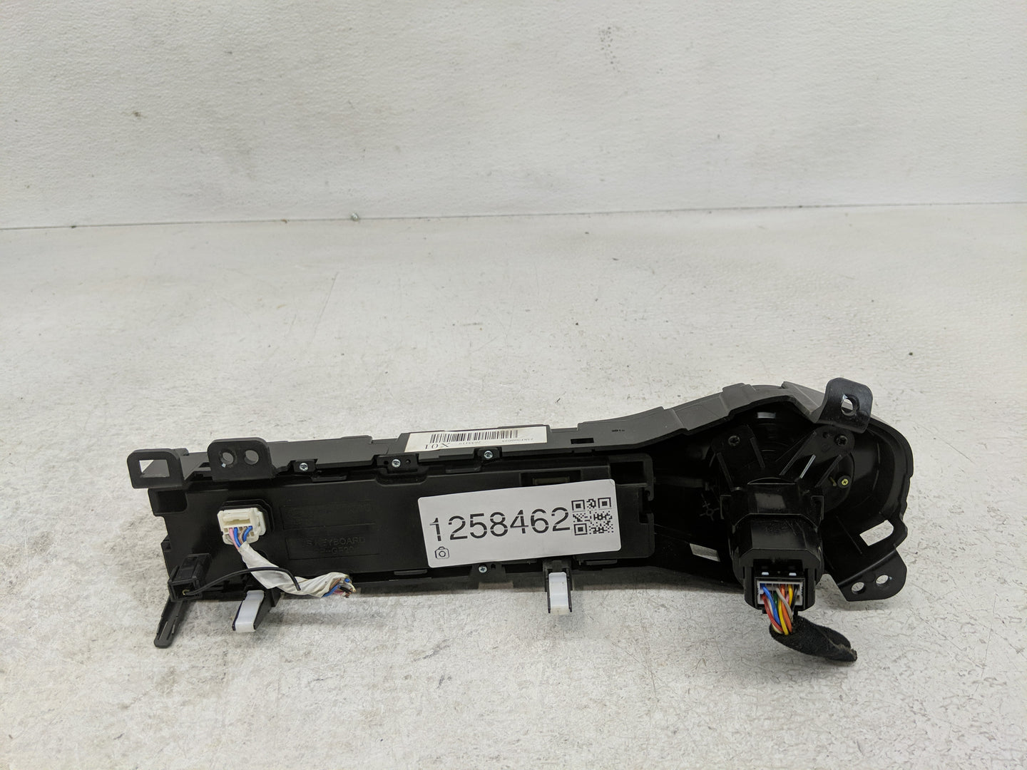 2019-2020 Hyundai Veloster Radio Control Panel - Oemusedautoparts1.com
