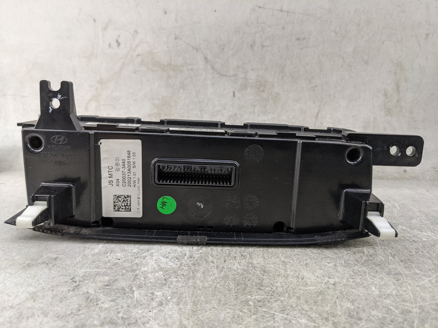 2019-2020 Hyundai Veloster Climate Control Module Temperature AC/Heater Replacement P/N:C20037-3440 200213A0051848 Fits OEM 