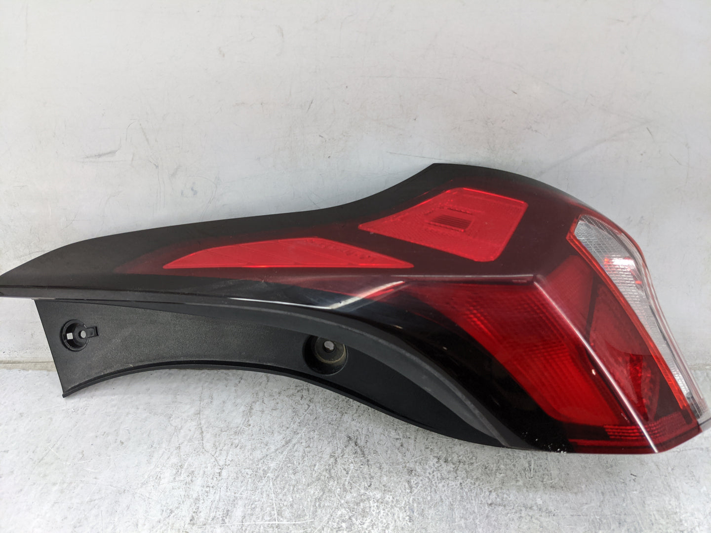 2019-2020 Hyundai Veloster Tail Light Assembly Passenger Right OEM P/N:92402J3010 BB2R Fits Fits 2019 2020 OEM Used Auto Par