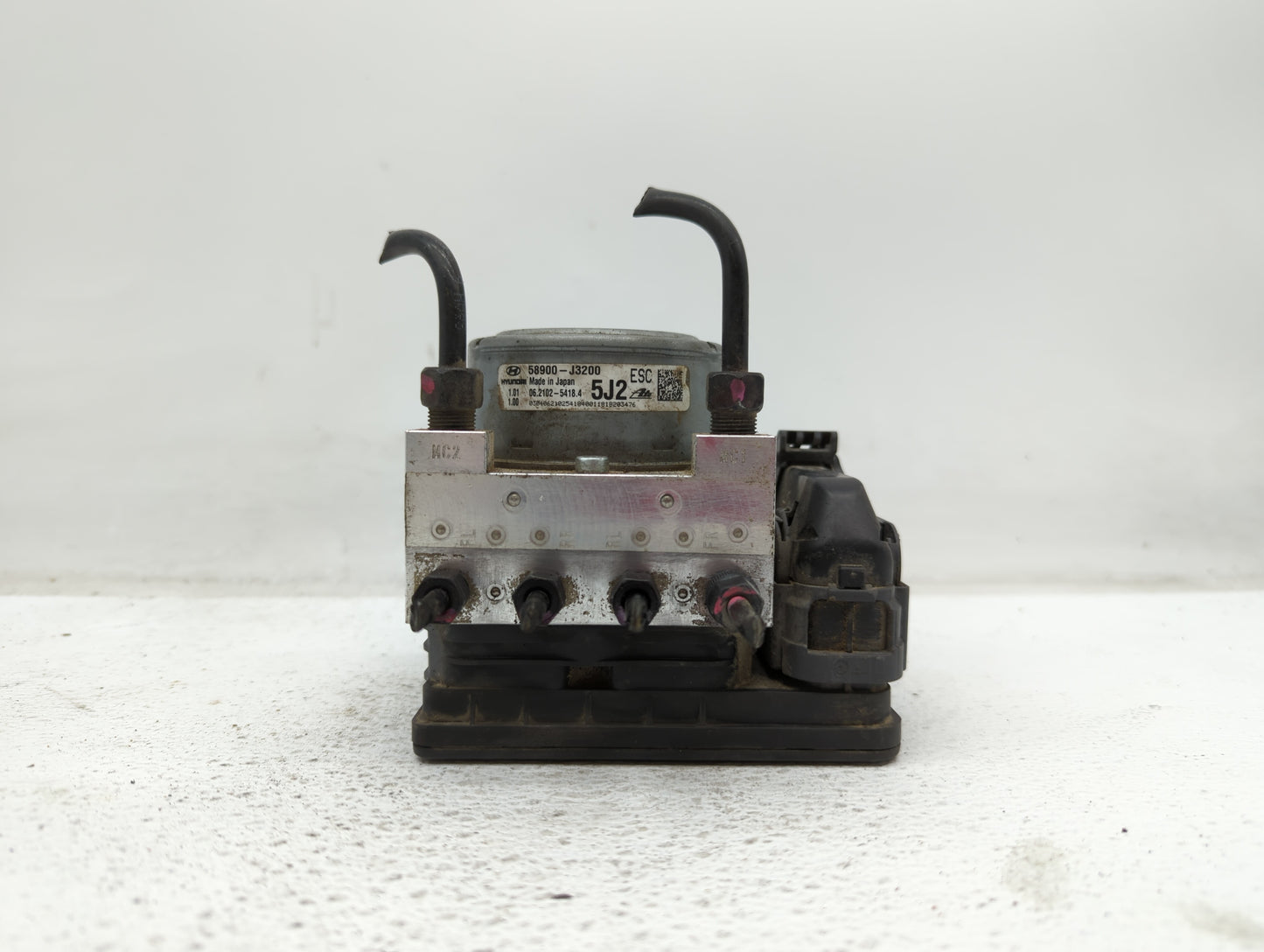 2020 Hyundai Veloster ABS Pump Control Module Replacement P/N:58900-J3200 Fits OEM Used Auto Parts - Oemusedautoparts1.com