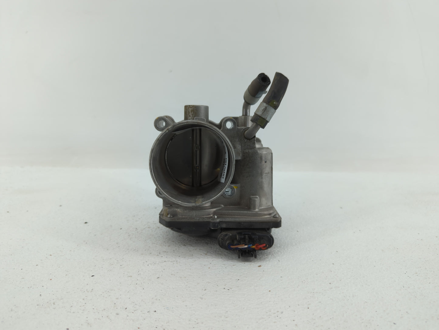 2020 Hyundai Veloster Throttle Body P/N:35100-2E400 35100-2E000 Fits Fits 2012 2013 2014 2015 2016 2018 2019 OEM Used Auto P