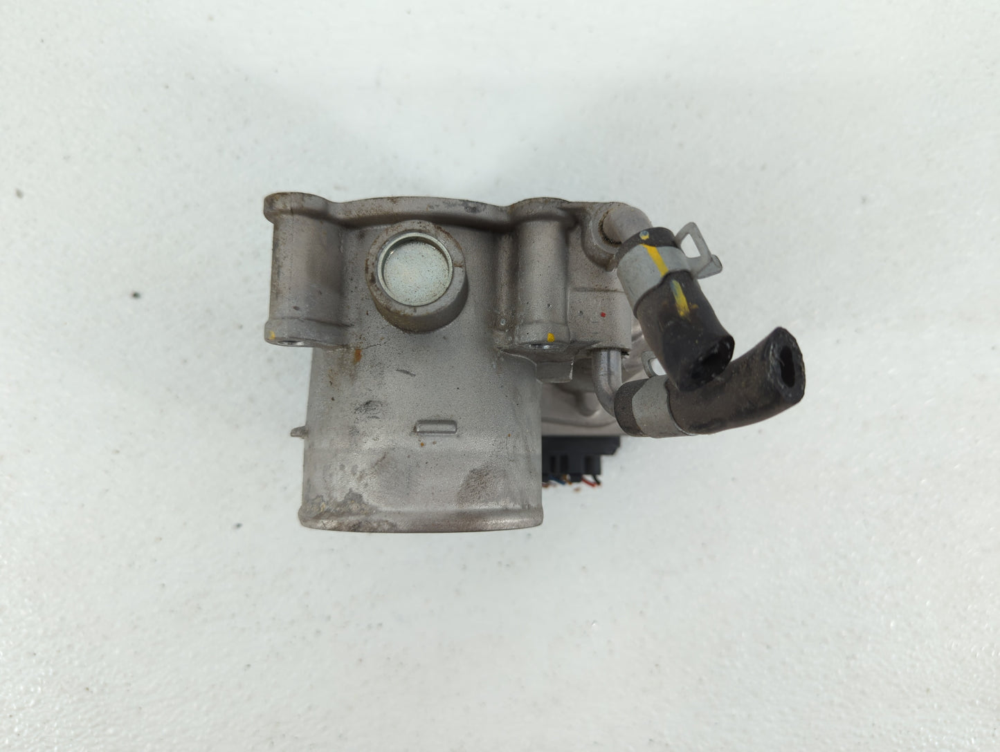 2020 Hyundai Veloster Throttle Body P/N:35100-2E400 35100-2E000 Fits Fits 2012 2013 2014 2015 2016 2018 2019 OEM Used Auto P