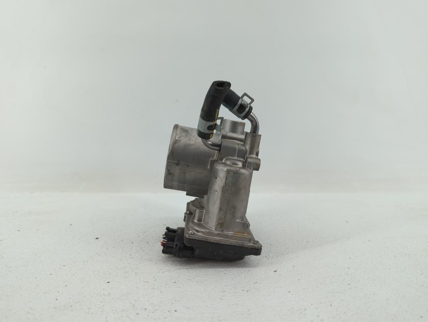 2020 Hyundai Veloster Throttle Body P/N:35100-2E400 35100-2E000 Fits Fits 2012 2013 2014 2015 2016 2018 2019 OEM Used Auto P