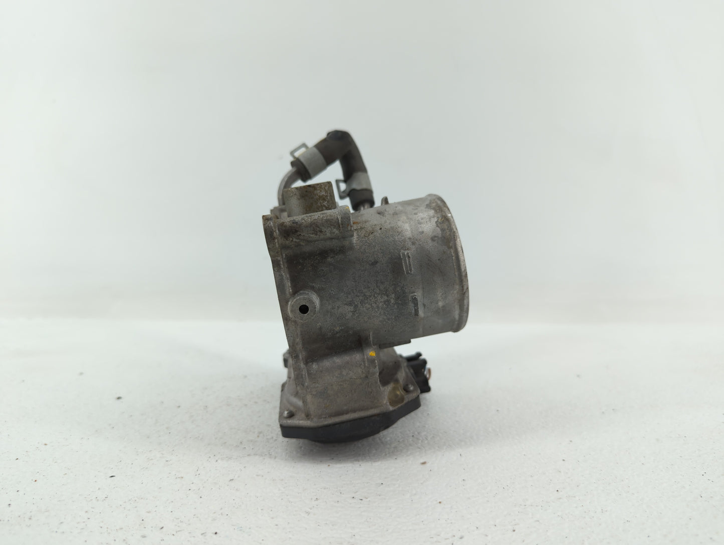 2020 Hyundai Veloster Throttle Body P/N:35100-2E400 35100-2E000 Fits Fits 2012 2013 2014 2015 2016 2018 2019 OEM Used Auto P
