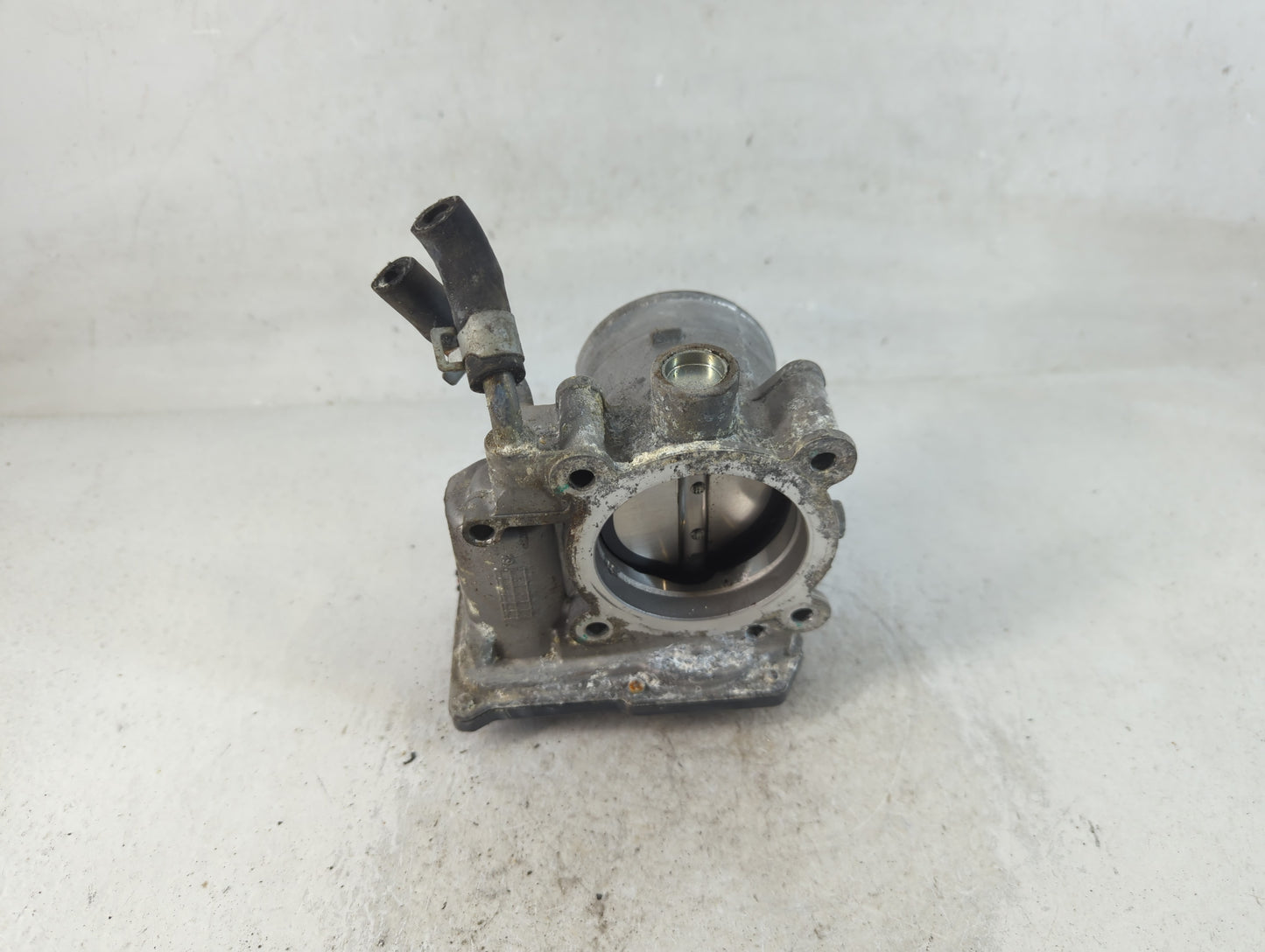 2019-2020 Hyundai Veloster Throttle Body P/N:35100-2E400 Fits Fits 2012 2013 2014 2015 2016 2018 2019 2020 2021 OEM Used Aut