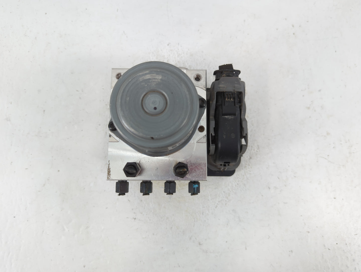2020 Hyundai Venue ABS Pump Control Module Replacement P/N:58900-K2500 Fits OEM Used Auto Parts - Oemusedautoparts1.com