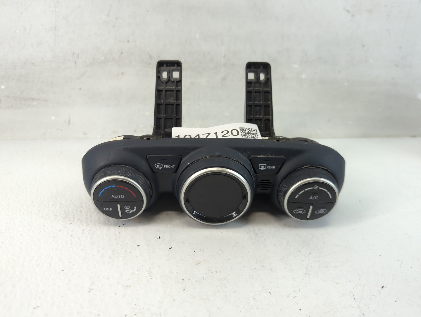 2020 Hyundai Venue Climate Control Module Temperature AC/Heater Replacement P/N:97250-K2390 Fits OEM Used Auto Parts - Oemus