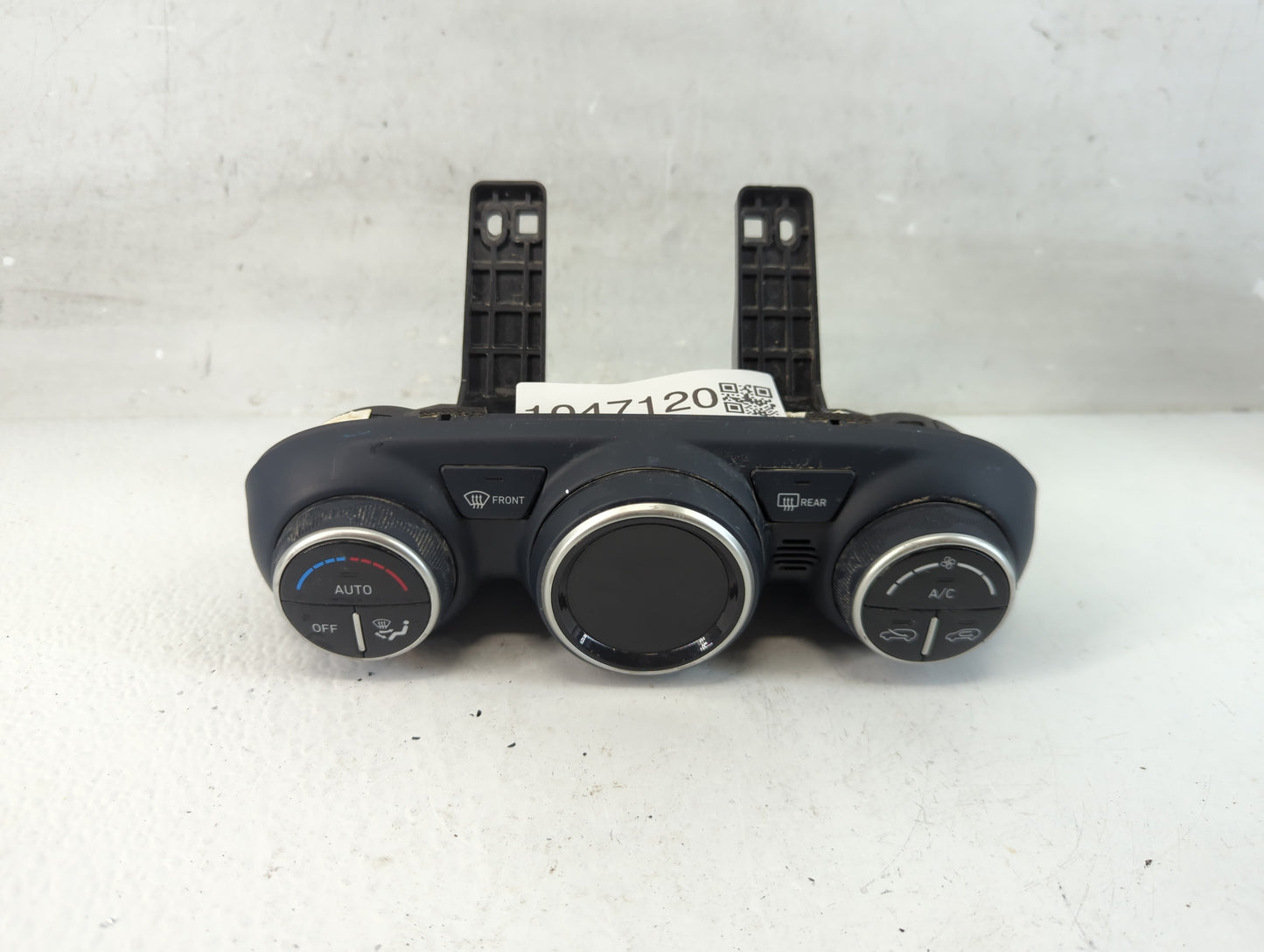 2020 Hyundai Venue Climate Control Module Temperature AC/Heater Replacement P/N:97250-K2390 Fits OEM Used Auto Parts - Oemus