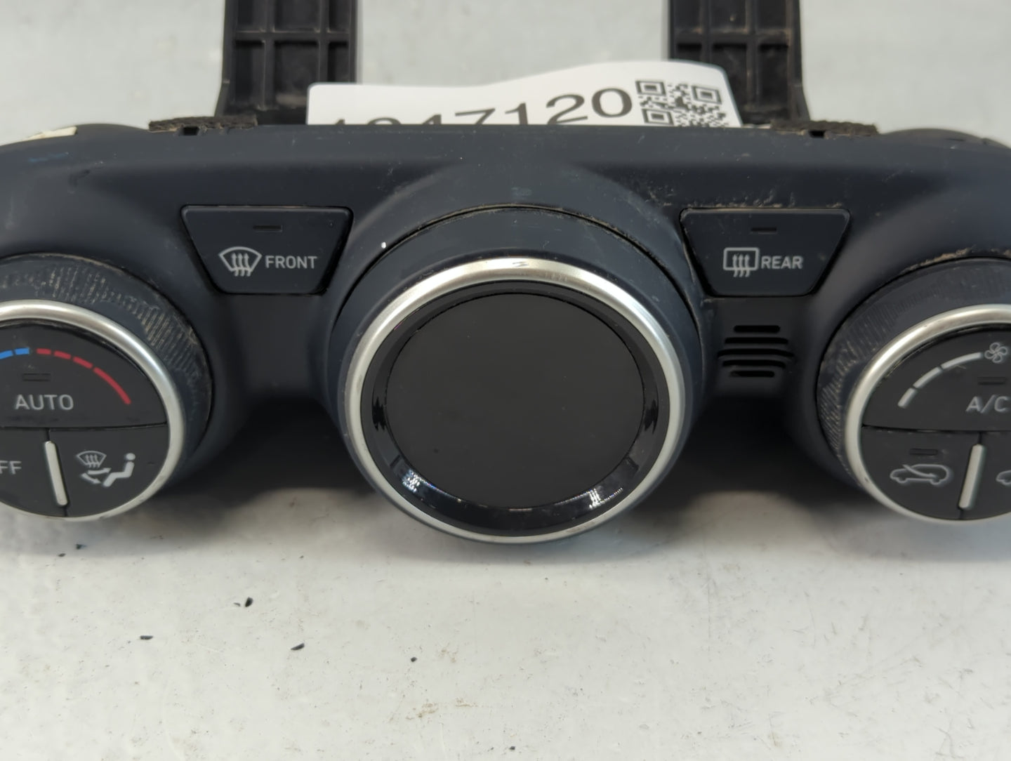 2020 Hyundai Venue Climate Control Module Temperature AC/Heater Replacement P/N:97250-K2390 Fits OEM Used Auto Parts - Oemus